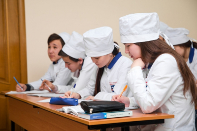 Для поступления в медицинские колледжи введены вступительные экзамены в РК