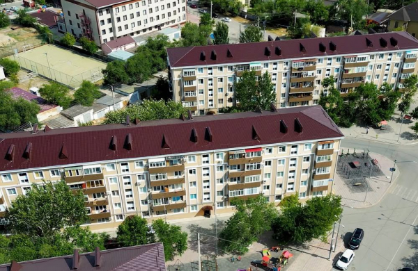 Четыре из семи домов уже готовы: в Атырау завершают капитальный ремонт многоэтажек
