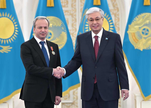 Токаев наградил Аркадия Дворковича орденом “Достық”