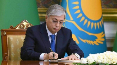 Токаев наградил казахстанских миротворцев