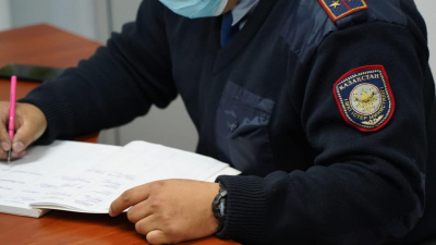 Уголовное дело завели на мужчину, взявшего заложницу в аэропорту Алматы
