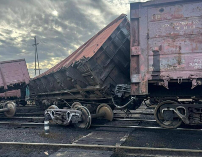 В Карагандинской области произошел сход с рельсов трех грузовых вагонов