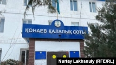 Активисту Белялову отменили штраф, назначенный после его нахождения у здания суда в Конаеве